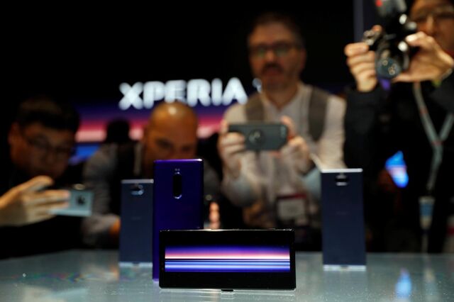 Telemóveis desdobráveis e dispositivos 5G multiplicam-se e inundam a MWC Barcelona