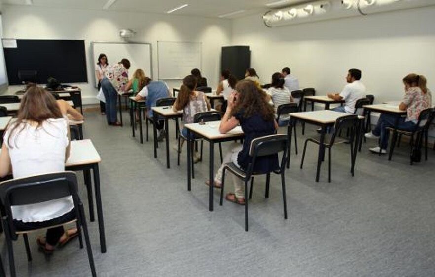sala de aulas alunos estudantes escola ensino educação