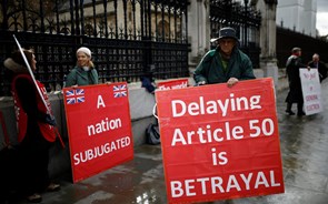 Brexit: Deputados britânicos insistem em votos a alternativas ao Acordo de Saída chumbado