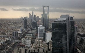 Rei saudita lança programa de 20 mil milhões para embelezar Riad