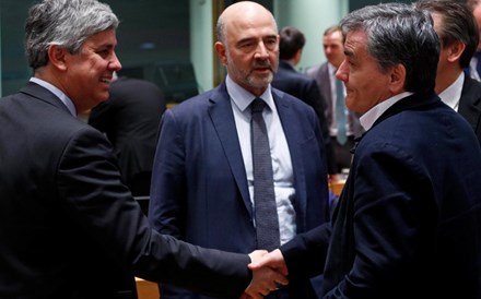 Eurogrupo adia para abril decisão sobre medidas de alívio da dívida grega