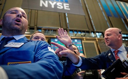 Wall Street em queda com menor expectativa de corte de juros