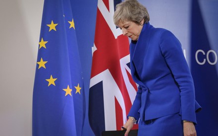 May formaliza hoje pedido de 'curto adiamento' do Brexit