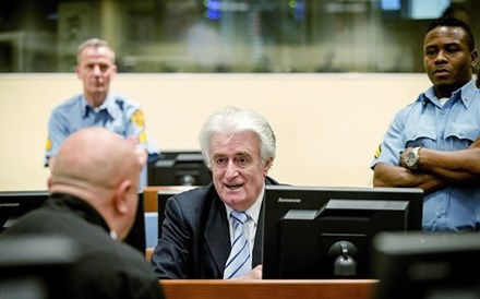 Radovan Karadzic condenado a prisão perpétua por crimes de guerra