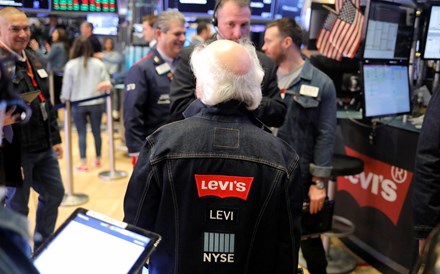 Levi's dispara 35% na estreia em bolsa