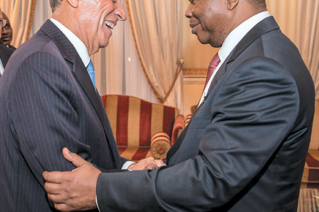 Uma visita guiada a Angola através do abecedário