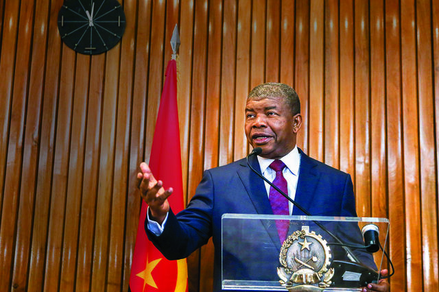 Presidente de Angola exonera três ministros e coloca Manuel Neto da Costa na Economia