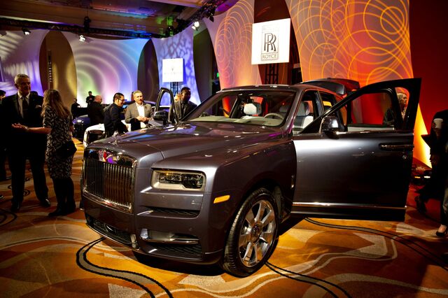 Rolls-Royce comemora grande procura por SUV de 325.000 dólares