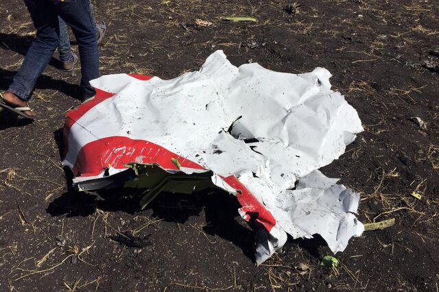 China suspende voos do modelo de avião Boeing que caiu na Etiópia