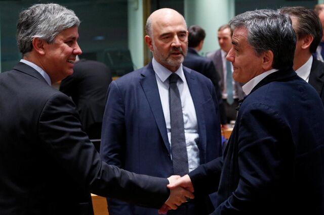 Eurogrupo adia para abril decisão sobre medidas de alívio da dívida grega