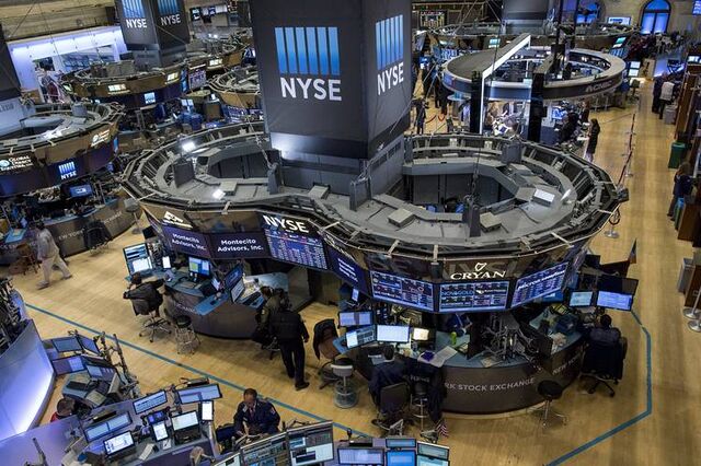 Wall Street em mínimos de 12 semanas com atração pelas obrigações