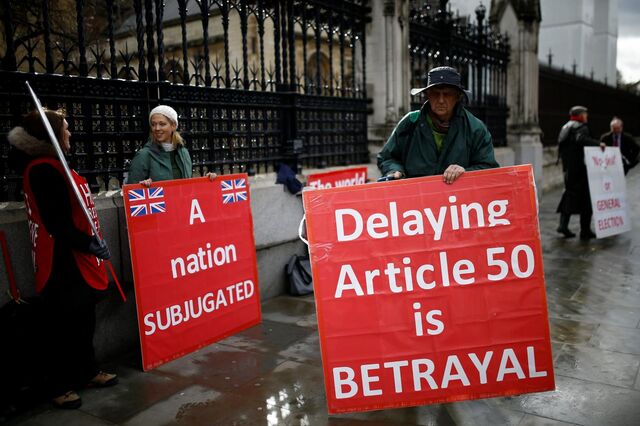 Brexit: Deputados britânicos insistem em votos a alternativas ao Acordo de Saída chumbado