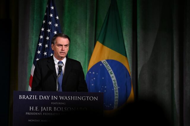 Bolsonaro diz que apoia muro de Trump na Fronteira do México