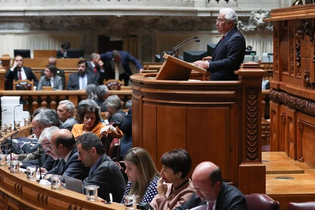 Costa garante Portugal a crescer acima da UE, PSD lamenta dívida a crescer