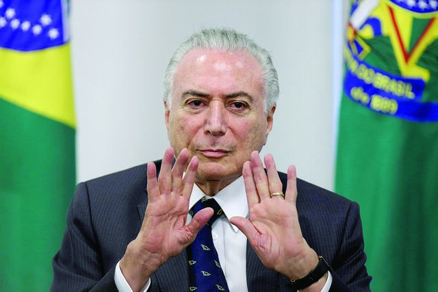 Juiz mantém preso ex-ministro brasileiro de Minas e Energia