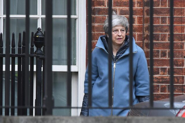 May reconhece que continua sem apoio para levar acordo de saída a terceira votação