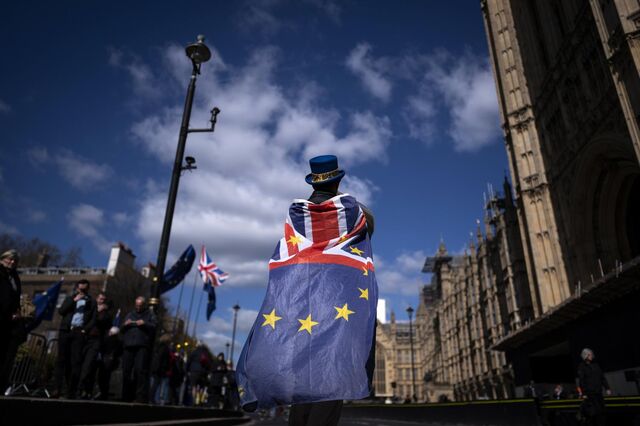 Parlamento britânico volta a chumbar todas as alternativas ao Brexit