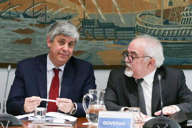 Governo corrige orientações que penalizam precários sem licenciatura