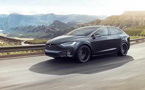 Vendas de carros elétricos aceleram com Tesla como 'motor'