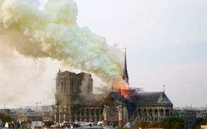 Macron e o futuro de Notre-Dame: 'Esta catedral vai ser reconstruída'