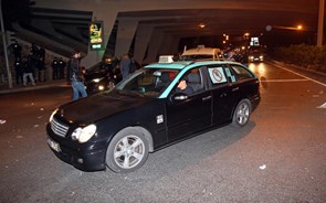 Taxistas exigem 'medidas concretas' de apoio do Governo numa vigília em Lisboa