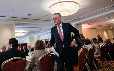 Cavaco insiste em entregar 'lanterna vermelha' do Euro a Portugal