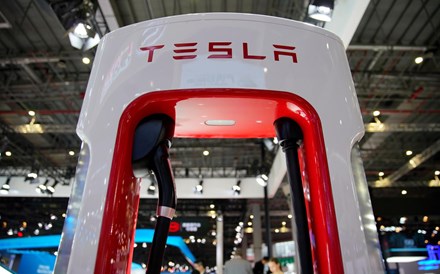 Tesla encerra o maior 'showroom' na China