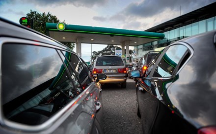 BP baixa gasolina em 3,5 cêntimos após falhar descida histórica