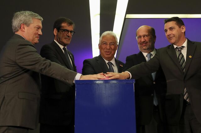 Costa promete 800 milhões para transportes na Área Metropolitana do Porto