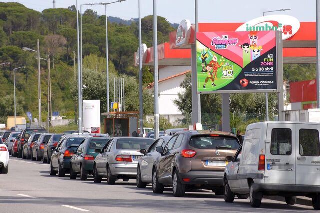 Condutores fazem fila para abastecer com receio de ficar sem combustível