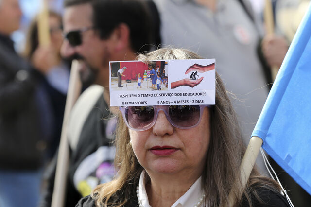Professores de todo o país garantem que 'luta vai continuar'. 150 mil desceram a avenida, diz Fenprof