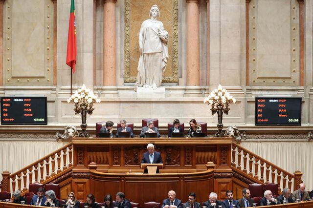 Deputados não se entendem e chumbam todas as propostas sobre 'direito a desligar'