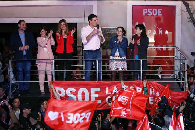 Sánchez quer governar sozinho com modelo pisca-pisca