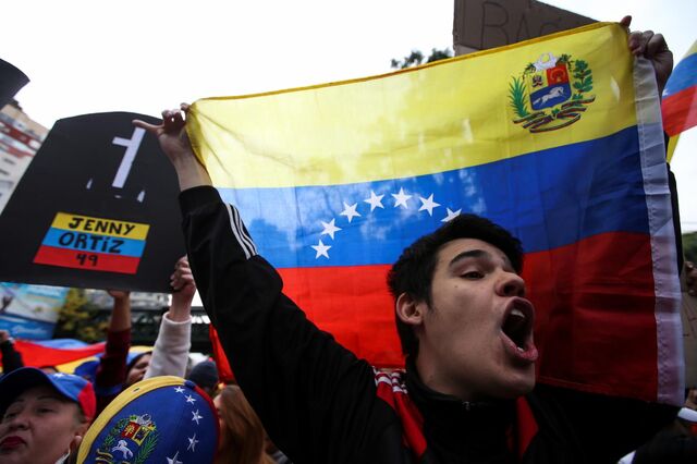 Venezuela: Obter um passaporte custa quase 28 meses de salário mínimo integral