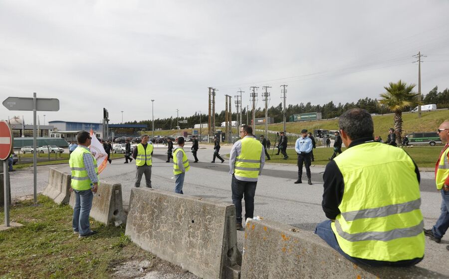 Motoristas em greve tentam impedir abastecimento de camiões-cisterna 
