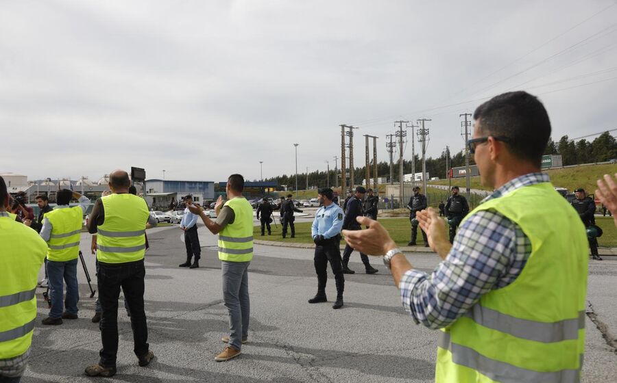 Motoristas em greve tentam impedir abastecimento de camiões-cisterna 