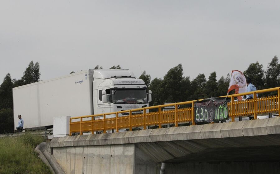 Motoristas em greve tentam impedir abastecimento de camiões-cisterna 