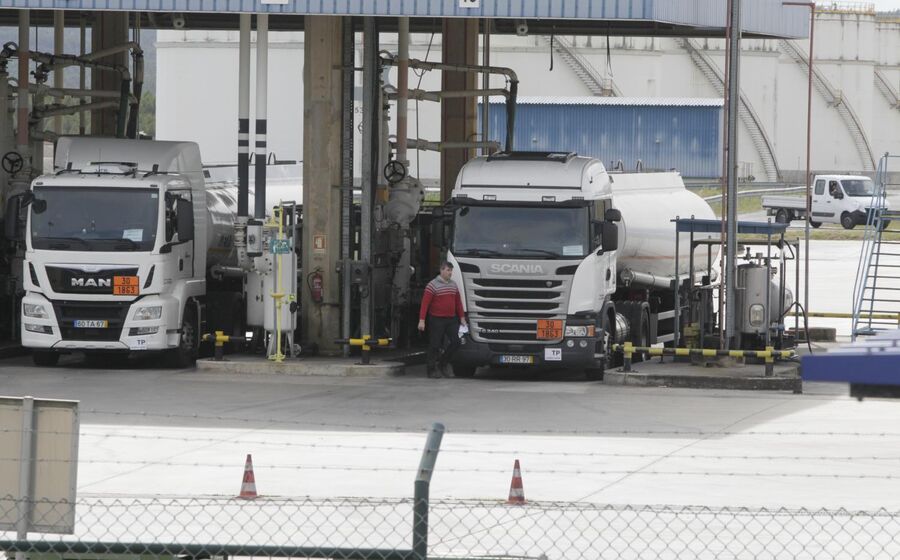 Motoristas em greve tentam impedir abastecimento de camiões-cisterna 