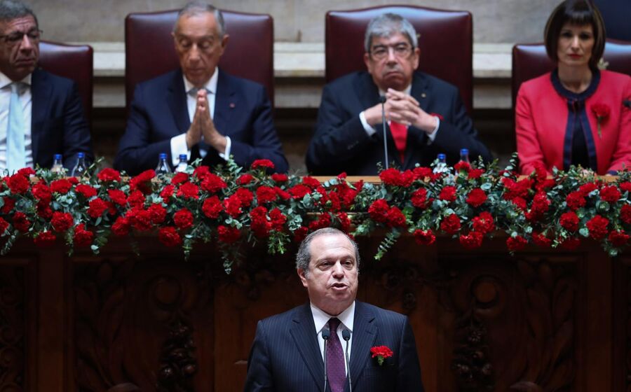Carlos César