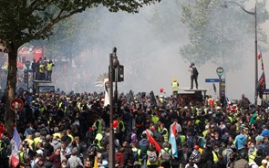 Polícia francesa usou granadas de gás contra manifestantes que prometeram o 'apocalipse'