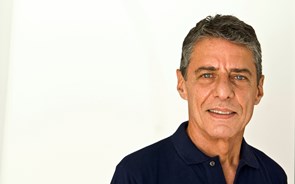 Chico Buarque diz-se duplamente premiado se Bolsonaro não assinar o Prémio Camões