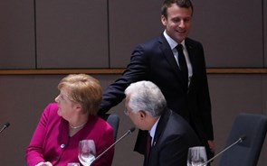 Costa e Macron 'chumbam' candidato de Merkel à Comissão