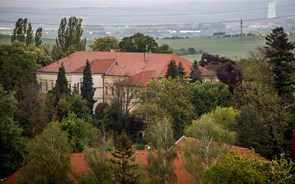 Nazis, uma musa de Klimt e um castelo checo em ruínas
