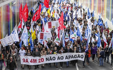 Sindicatos esperam milhares de professores na rua 