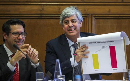 Centeno ataca polémicas: impostos desceram e investimento subiu