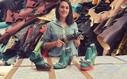 Filipa Cunha desenhou os modelos e mandou fabricar os sapatos em São João da Madeira.