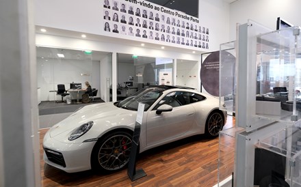 Porsche alarga “garagem” e estaciona Bentley no Porto
