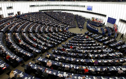Eurodeputados aprovam proposta sobre emissão de obrigações garantidas pelo orçamento