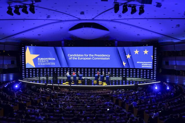 Partidos tradicionais recuam mas continuam a dominar a Europa