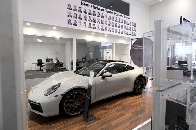 Porsche alarga “garagem” e estaciona Bentley no Porto